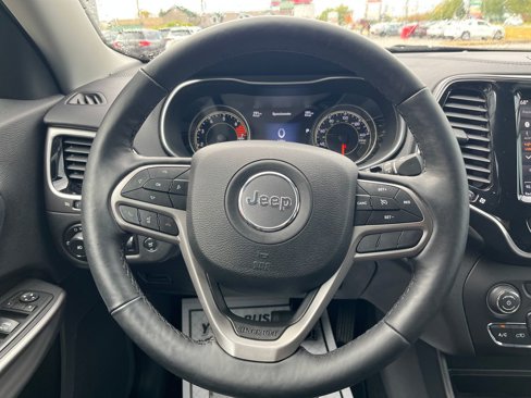 Used 2019 Jeep Cherokee Limited image 16