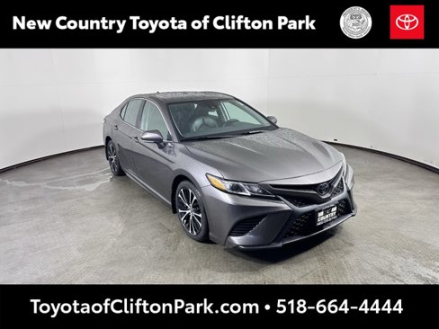 Used 2020 Toyota Camry SE image 1