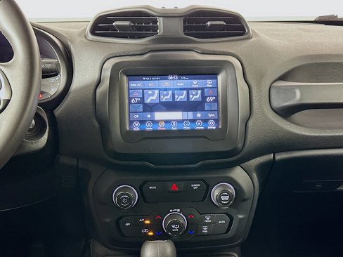 Used 2018 Jeep Renegade Latitude image 22