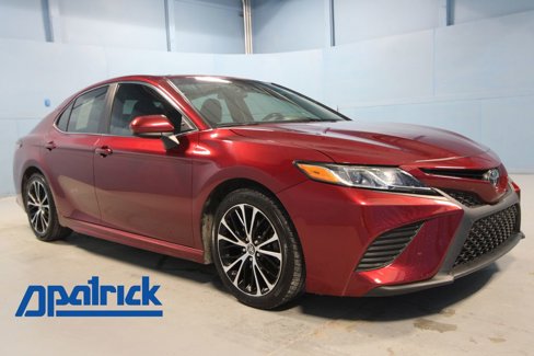 Used 2018 Toyota Camry SE image 1