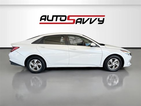 Used 2022 Hyundai Elantra SE image 8