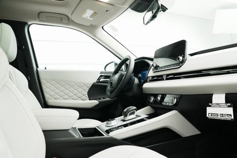 Used 2025 Mitsubishi Outlander SEL image 34