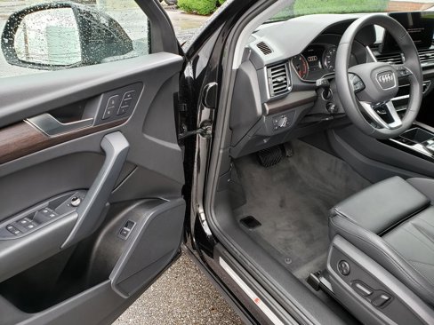 Used 2024 Audi Q5 2.0T Premium w/ Convenience Package image 8