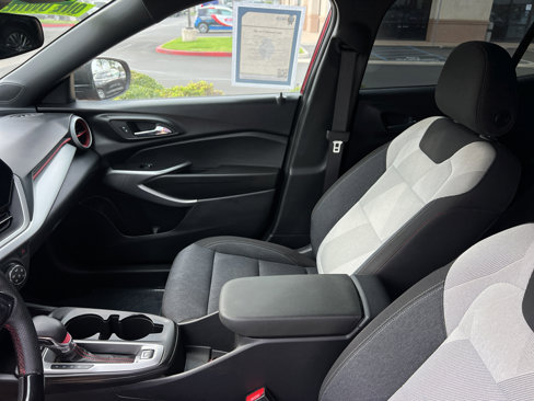Used 2024 Chevrolet Trax RS w/ Sunroof Package image 15