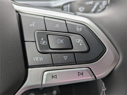 New 2025 Volkswagen Taos SEL image 16