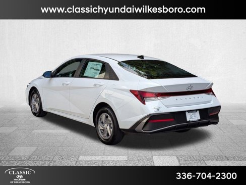 New 2025 Hyundai Elantra SE image 7
