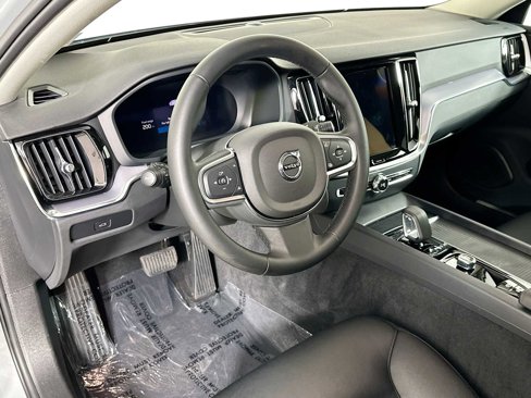 Certified 2025 Volvo S60 B5 Core image 9