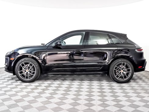 Certified 2024 Porsche Macan image 2