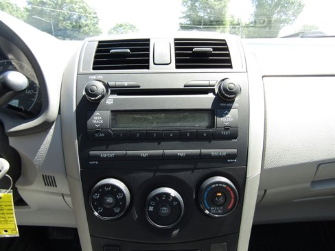 Used 2010 Toyota Corolla image 26