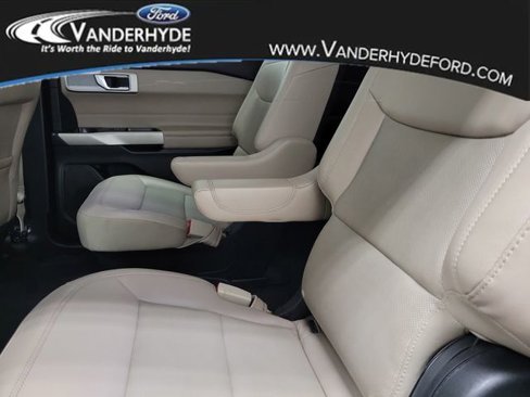 Used 2021 Ford Explorer Limited w/ Equipment Group 301A image 10
