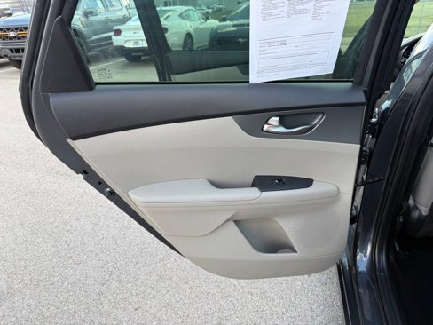 Used 2021 Kia Forte LXS image 9