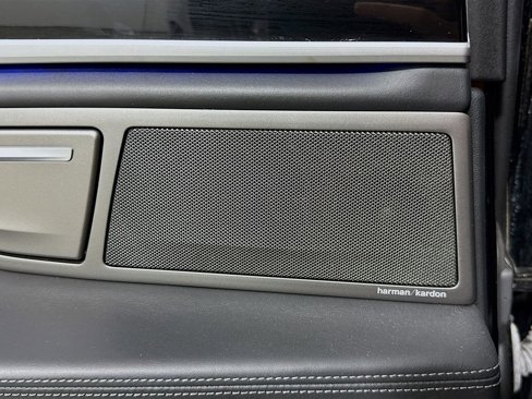 Used 2019 BMW 740i w/ Executive Package image 27