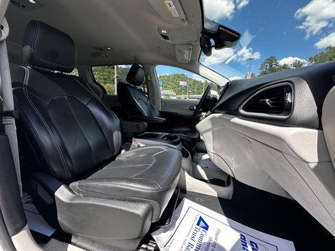 Used 2022 Chrysler Pacifica Touring-L image 33
