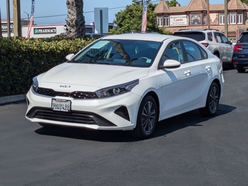 Used 2023 Kia Forte LXS image 4