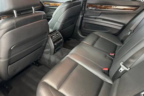 Used 2015 BMW 750i image 28