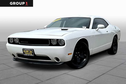 Used 2014 Dodge Challenger SXT image 1