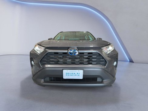 Used 2021 Toyota RAV4 XLE image 2