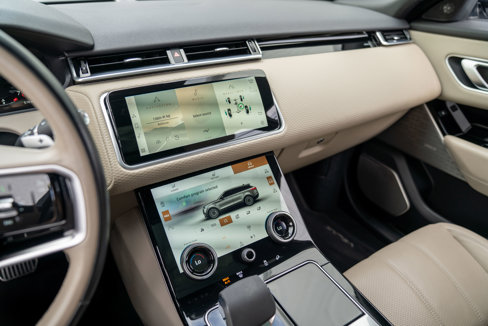 Used 2021 Land Rover Range Rover Velar R-Dynamic S image 17