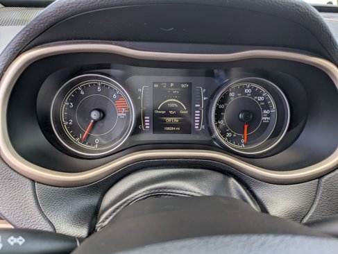 Used 2016 Jeep Cherokee Sport image 22