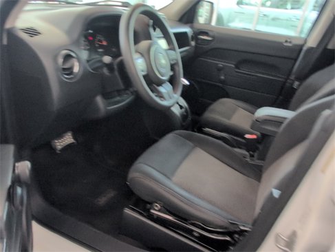 Used 2014 Jeep Patriot Sport image 8