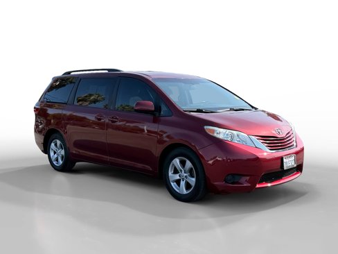 Used 2016 Toyota Sienna LE image 7