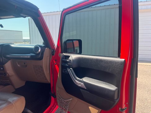 Used 2011 Jeep Wrangler Unlimited Rubicon w/ Connectivity Group image 17