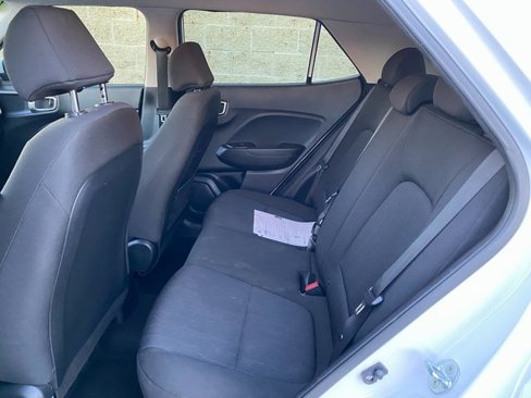 Used 2021 Hyundai Venue SE image 12