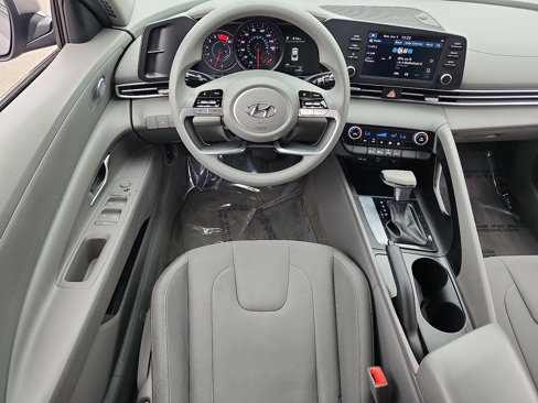 Used 2023 Hyundai Elantra SEL image 11