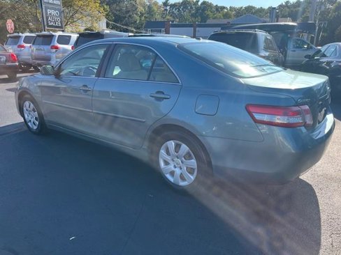 Used 2010 Toyota Camry LE image 3