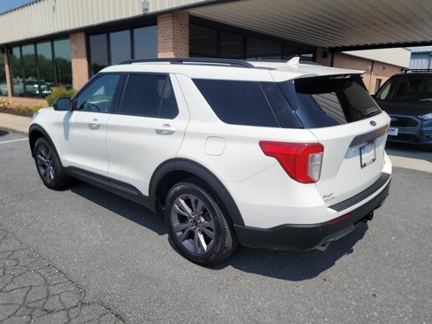 Used 2022 Ford Explorer XLT w/ Equipment Group 202A image 8