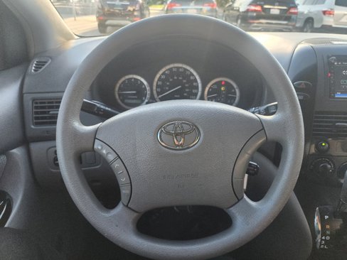 Used 2004 Toyota Sienna LE image 18