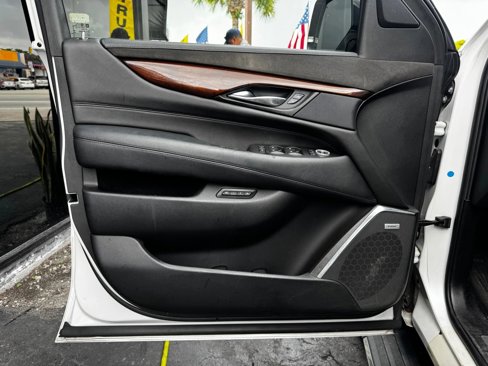 Used 2016 Cadillac Escalade Premium image 11