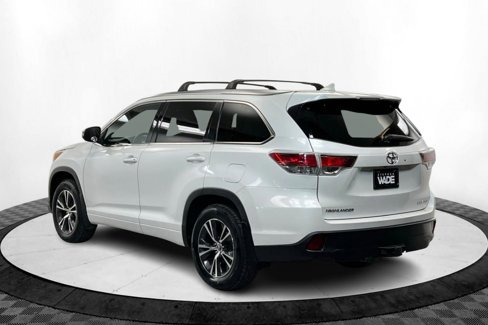 Used 2016 Toyota Highlander XLE image 3