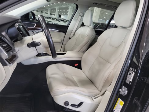 Used 2019 Volvo XC90 T6 Momentum w/ Advanced Package image 16