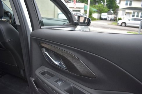 Used 2024 GMC Terrain SLT image 27