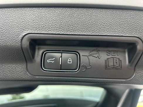 Used 2022 Ford Explorer XLT image 42