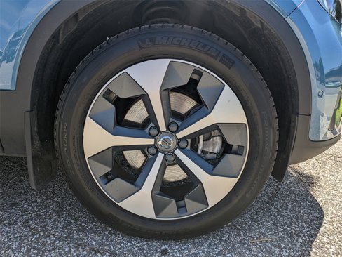 Certified 2024 Volvo XC40 B5 Plus w/ Protection Package Premier image 11