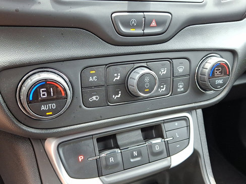 Certified 2022 GMC Terrain SLE w/ Driver Convenience Package image 15