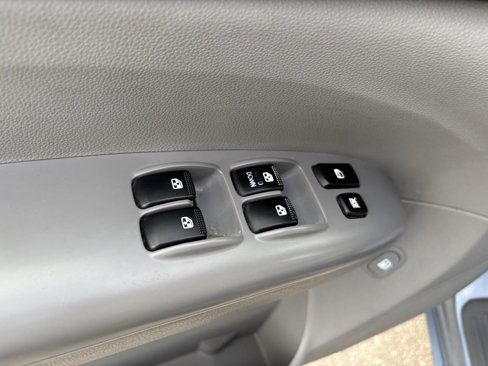 Used 2010 Kia Sedona image 25