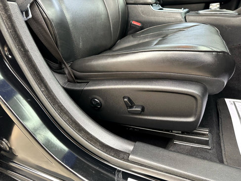 Used 2018 Chrysler 300 Limited image 11
