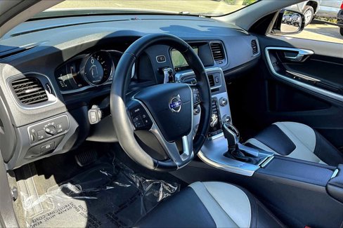 Used 2017 Volvo V60 T5 Cross Country w/ Convenience Package image 17