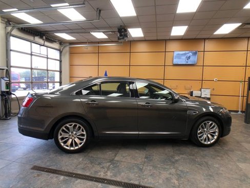 Certified 2017 Ford Taurus Limited image 8