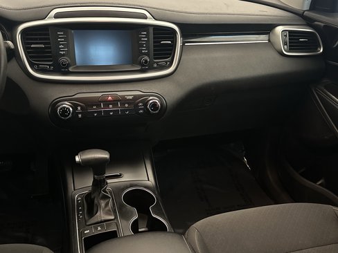 Used 2020 Kia Sorento AWD V6 image 19
