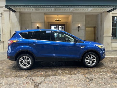Used 2017 Ford Escape SE image 2
