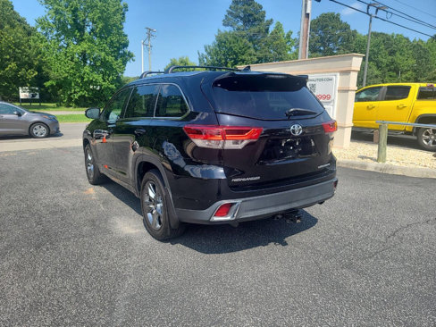 Used 2017 Toyota Highlander Limited Platinum image 5