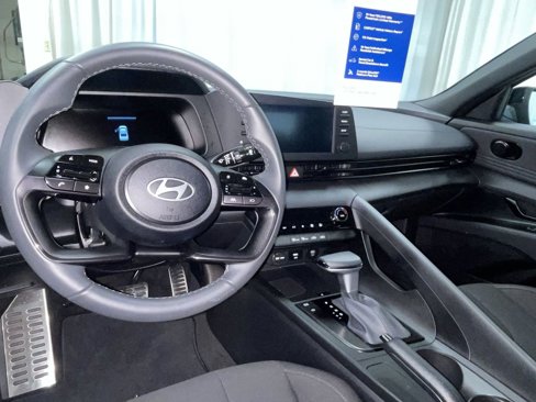 Used 2025 Hyundai Elantra Sport image 3