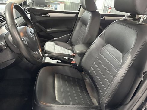 Used 2013 Volkswagen Passat 3.6 SE image 17
