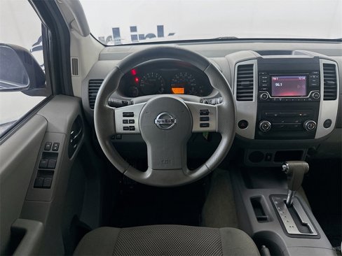 Used 2015 Nissan Frontier SV image 19