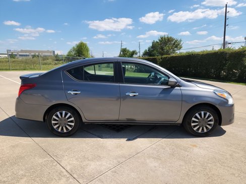 Used 2017 Nissan Versa SV image 4