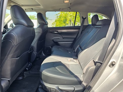 Used 2020 Toyota Highlander Limited image 12